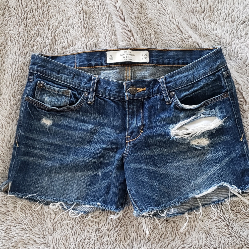 Abercrombie & Fitch mid rise shorts